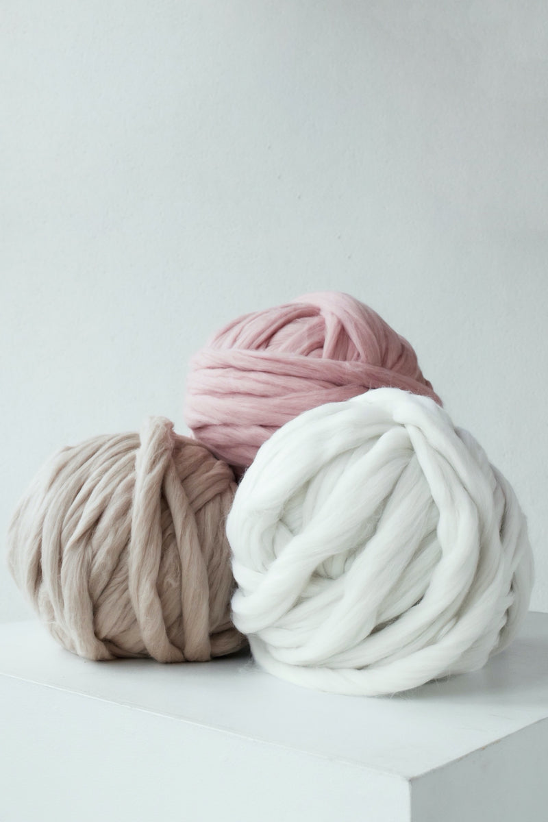 5 Pack of super chunky yarn HELLO MERINO - 1 kg  Knit Design Studio - Super  chunky yarns. Chunky knitted blankets. Chunky knitwear. Knitting Kits.
