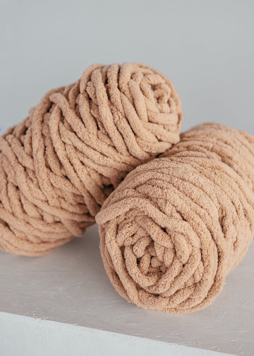 Chunky knit yarn bulk 10 lb (4.6 kg)