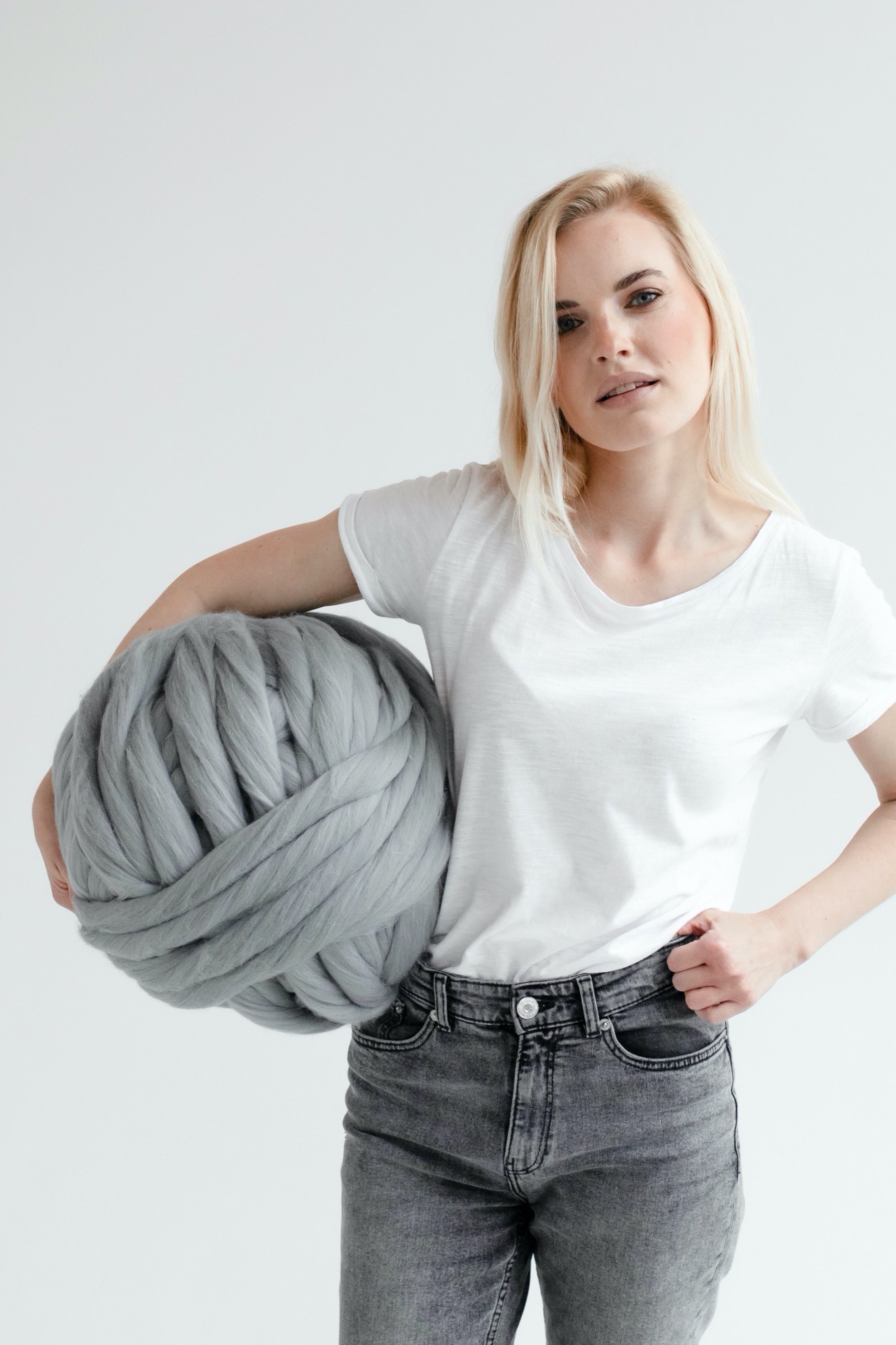 Jazz Up Your Supply With Affordable Wholesale chunky yarn arm knitting 